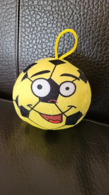 Ballon de foot en peluche à suspendre