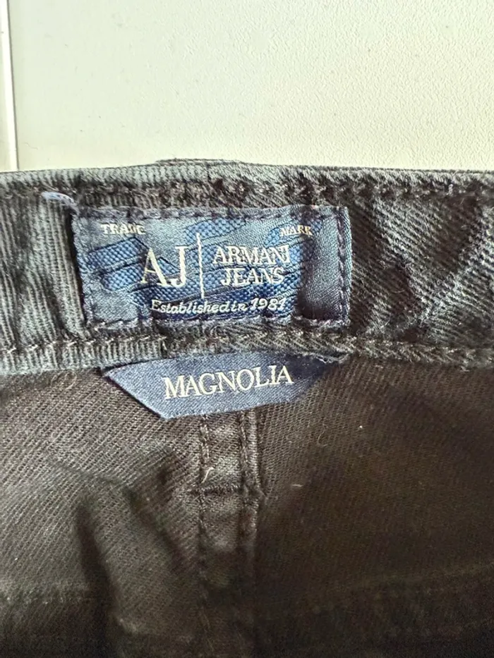 Jean mom noir Armani en très bon état taille 36 - photo numéro 12