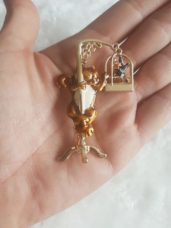 Chat et la cage aux oiseaux