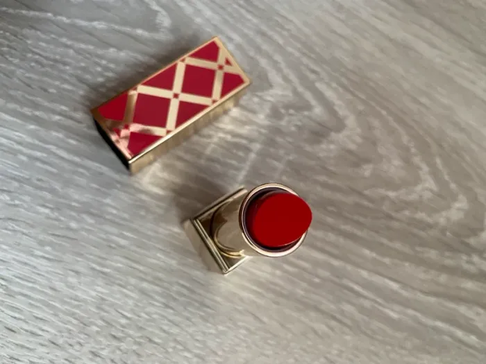 Rouge estee lauder pure color envy teinte 520 carnal - photo numéro 3