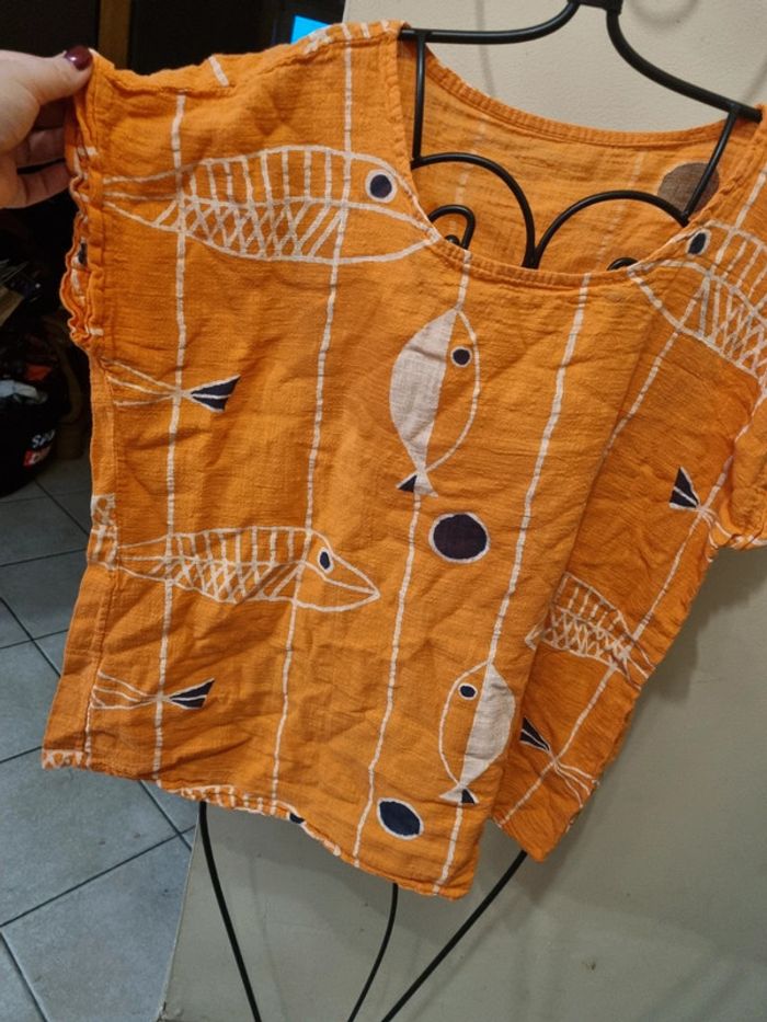 T-shirt orange avec poissons blancs - photo numéro 2