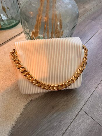 Sac à main blanc et doré