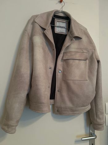 Très belle veste en suédine beige de la marque Bershka