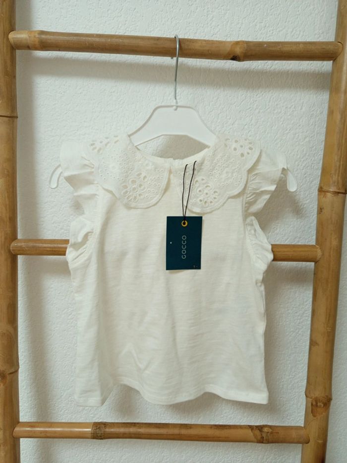 Blouse blanc cassé avec col claudine broderie anglaise Gocco 3 / 4 ans neuve avec étiquette