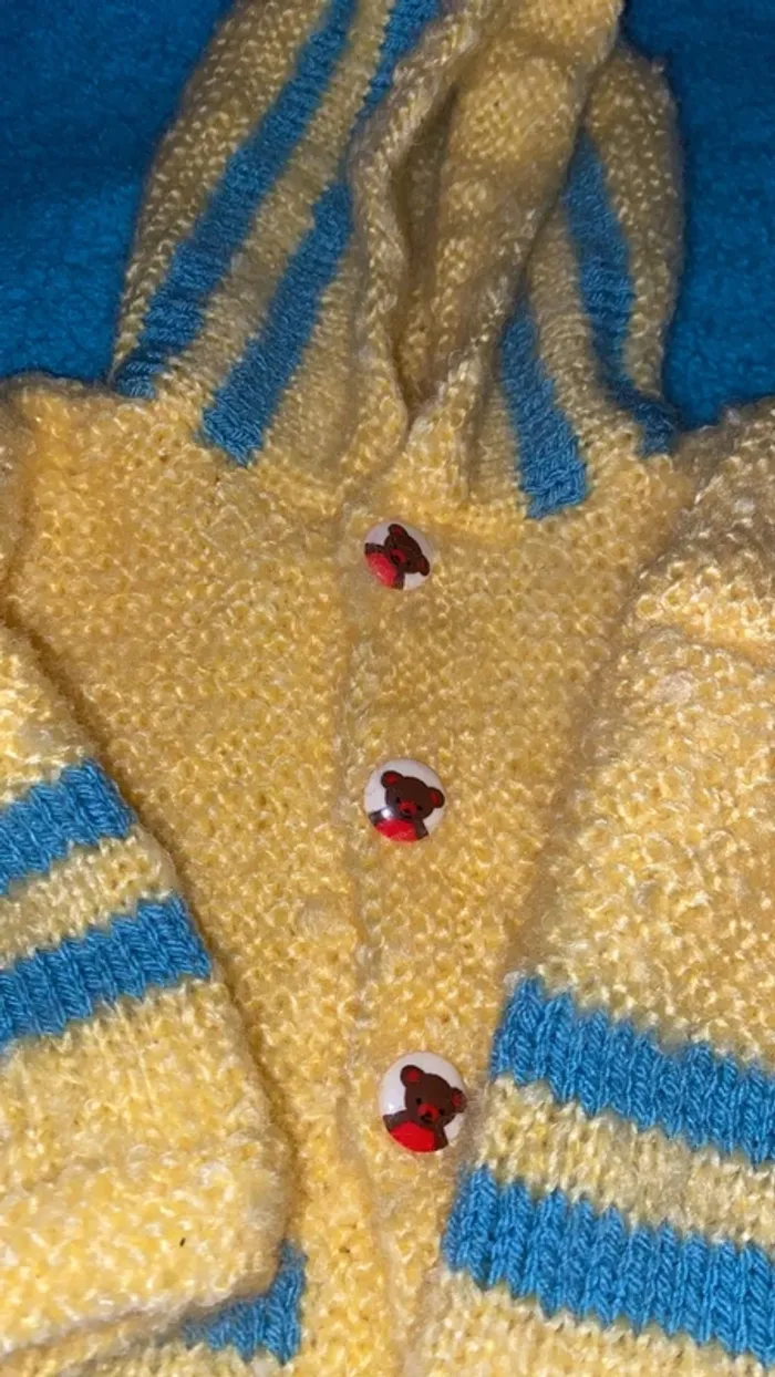 Gilet fait main 6 mois - photo numéro 3