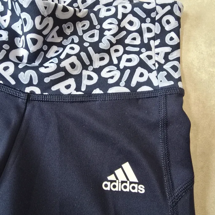 Ensemble sport Adidas neuf + cadeau - photo numéro 9