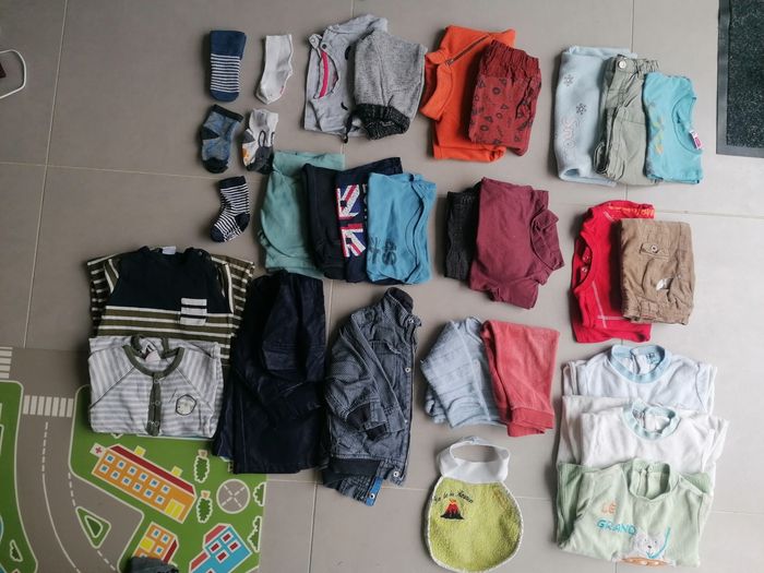 Lot 30 vêtements garçon 12 mois