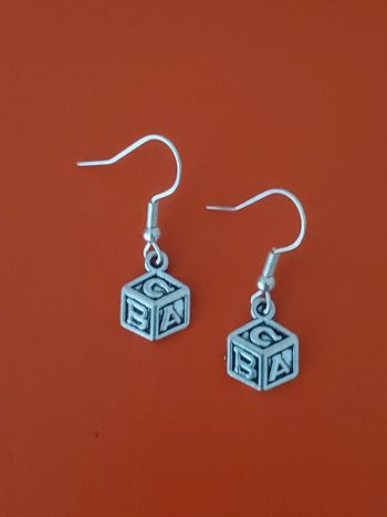 Boucles d'oreilles cube alphabet