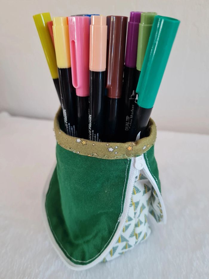 Trousse verticale pot à crayon