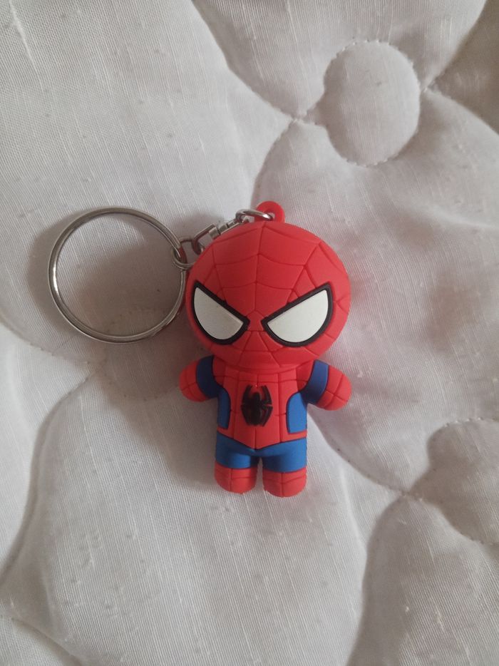 Porte clés de Spider man Disneyland Paris neuf