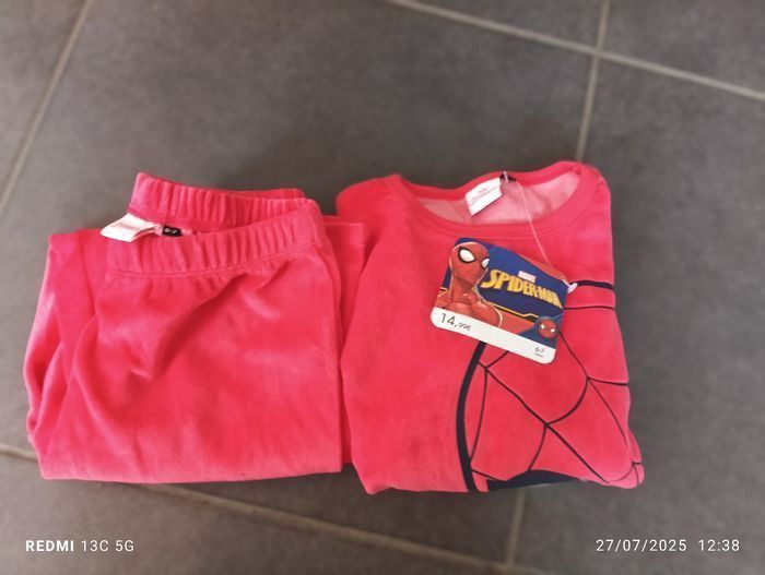 Pyjama velours Spiderman neuf 6 ans