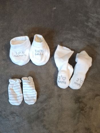 Lot chaussons et gants nourrisson