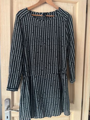 Robe H&M noire et étoiles taille 38