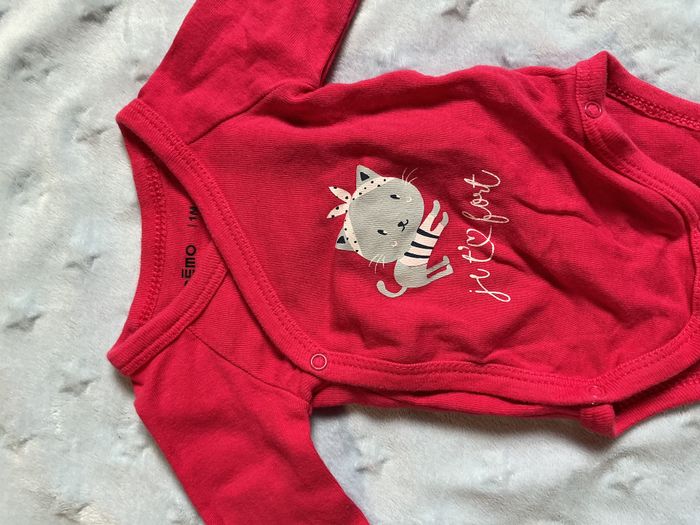 body manches longues rose fuchsia ouverture devant gémo 1 mois - photo numéro 5