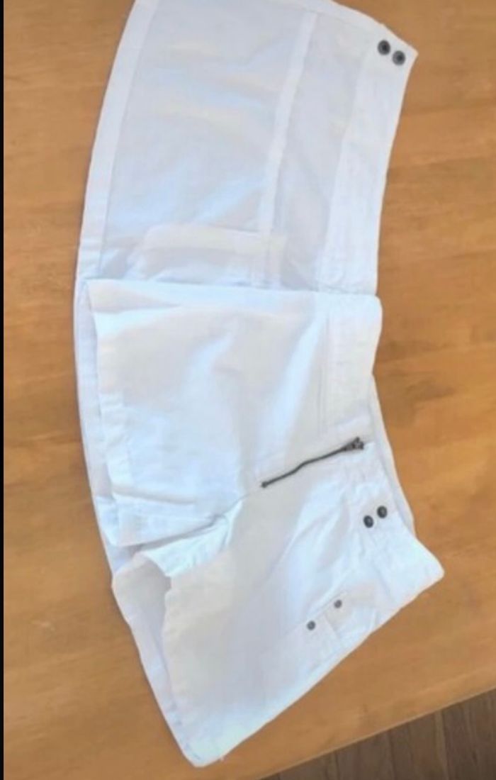 Jupe short blanche - photo numéro 3