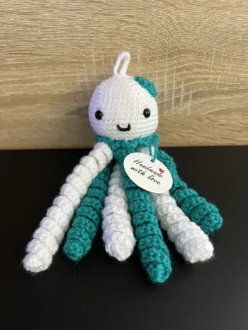Doudou pieuvre blanc et vert au crochet – Fait main avec amour Naissance / 44 cm Neuf avec étiquette