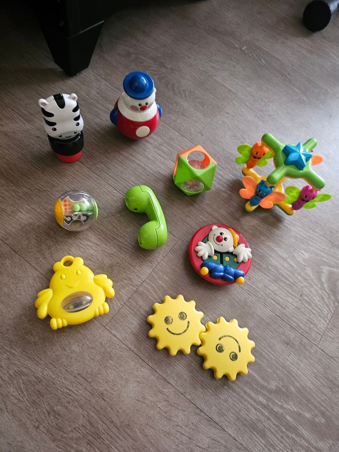 Lot petits jouets 1er âge - photo numéro 2