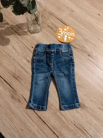 Jeans tape à l'oeil 3 mois