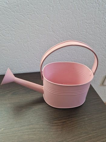 Cache pot en forme arrosoir 