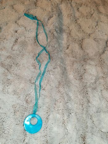 Collier bleu turquoise nacré neuf