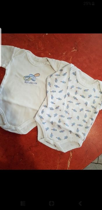 Lot de 2 bodies bébé taille 3 mois