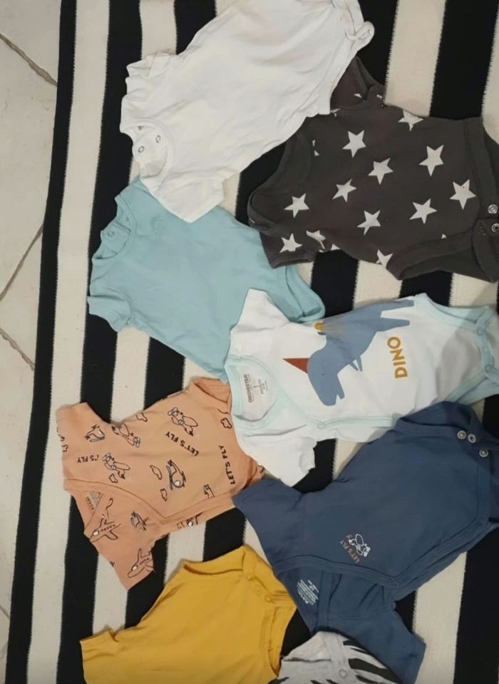 Lot de 8 bodies 1 mois