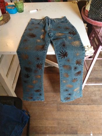 Pantalon taille S sur étiquette