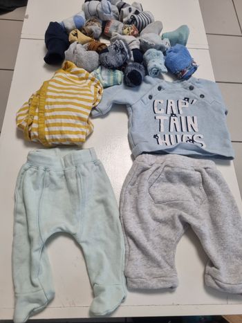 Lot naissance 1 mois et chaussettes