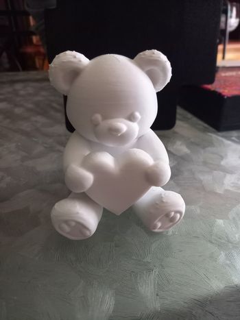 Jolie nounours avec un cœur 