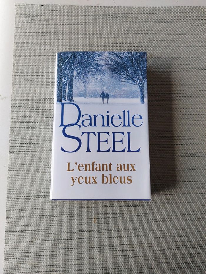 L'enfant aux yeux bleus