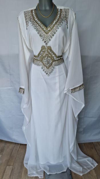 Robe Dubai blanche strass & perles – mariage / cérémonie – taille S M L ajustable