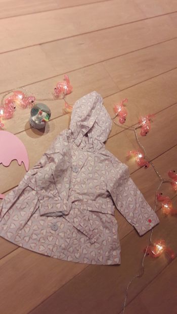 Imperméable motif coeurs.