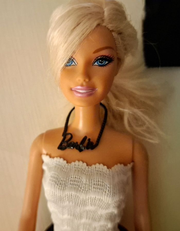 Barbie chic robe cocktail noire et blanche - photo numéro 3