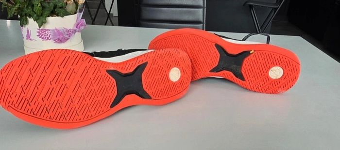 Chaussures de handball - pointure 39 - photo numéro 3