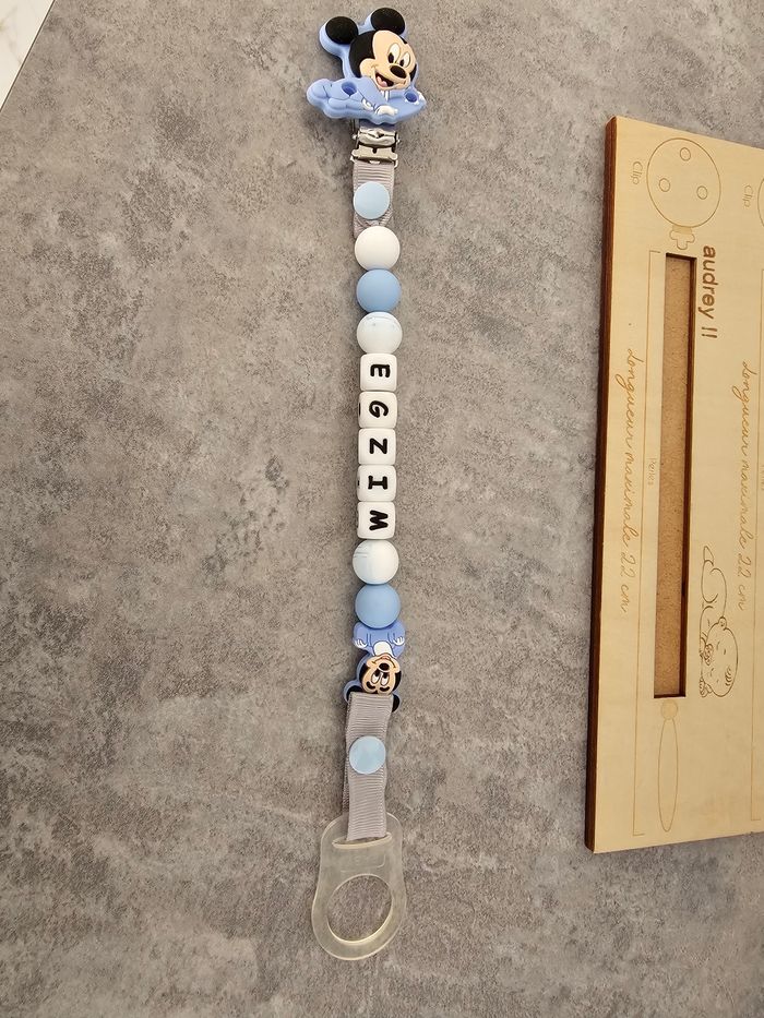 ATTACHES TÉTINES EN.SILICONE MICKEY