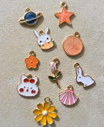 Lot de 10 pendentifs charms en métal émaillé