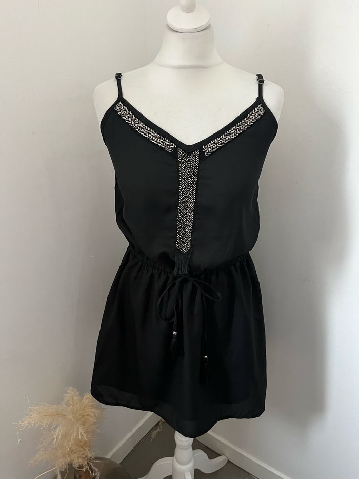 Robe noire et perles argentées Mango S