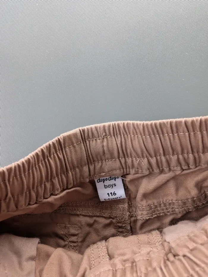 Short beige garçon 5/6 ans NEUF - photo numéro 3