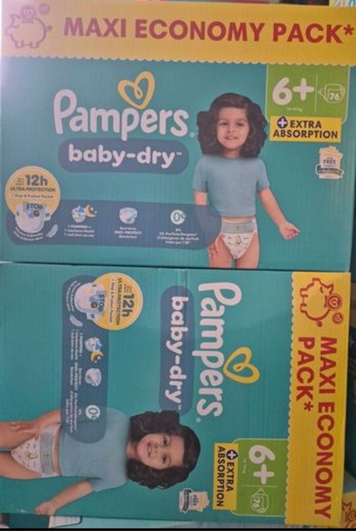 2 cartons de couches Pampers taille 6+
