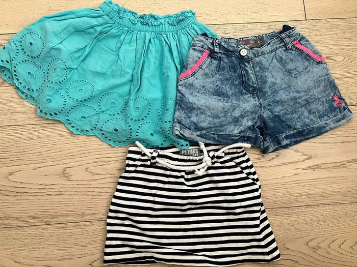 Lot de 2 jupes et un short fille 4 ans