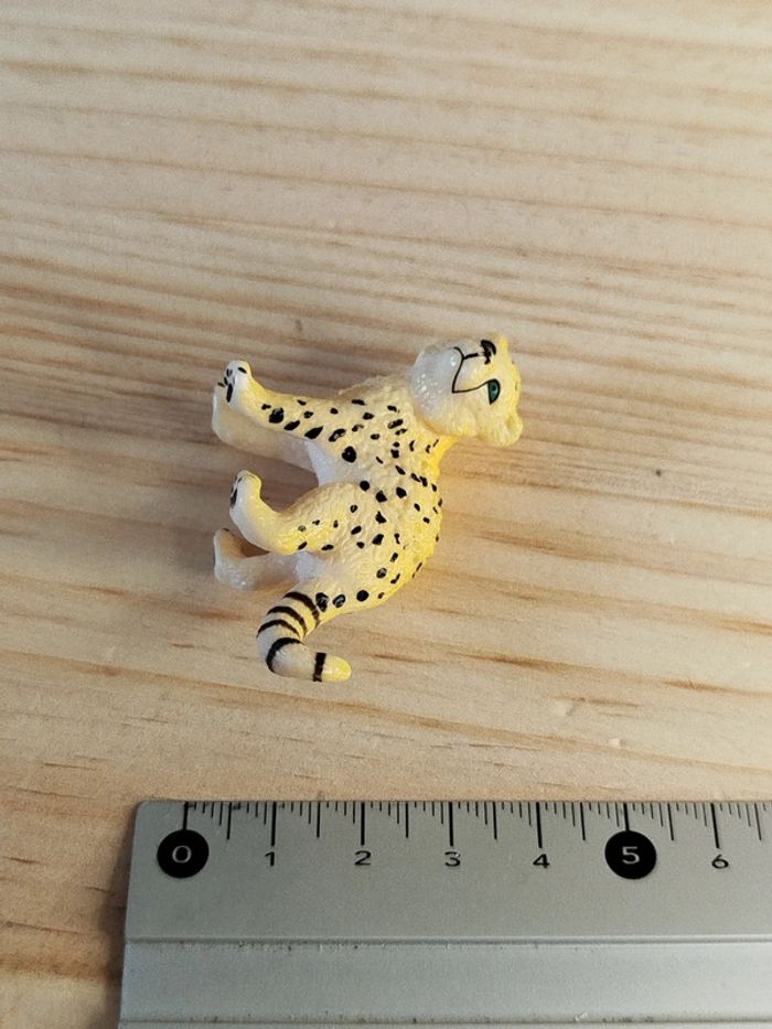 Figurine jeune guépard animal de la savane - photo numéro 5
