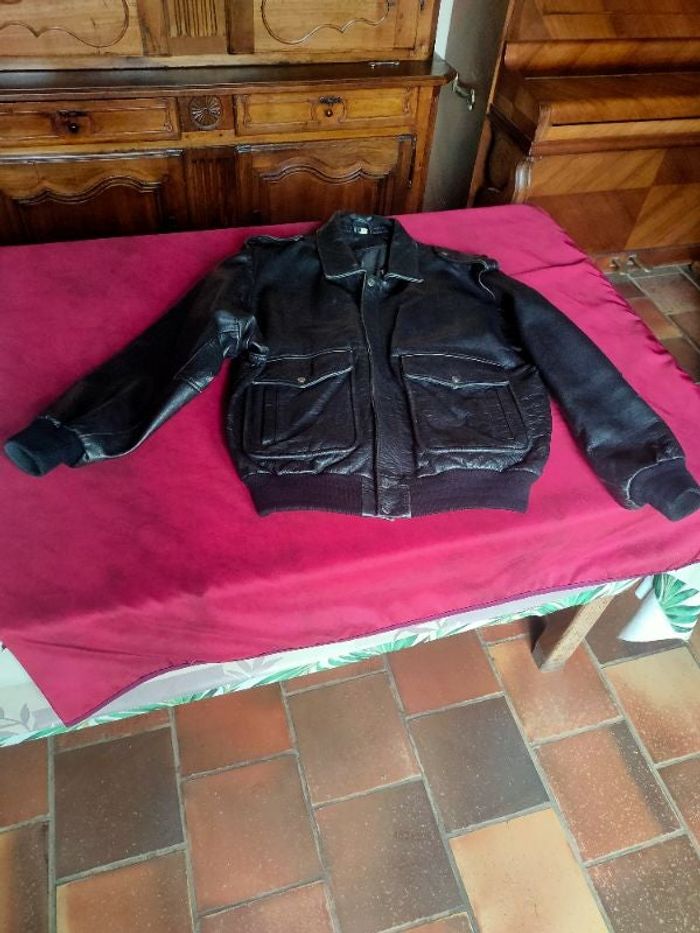 Blouson noir en cuir taille XXL