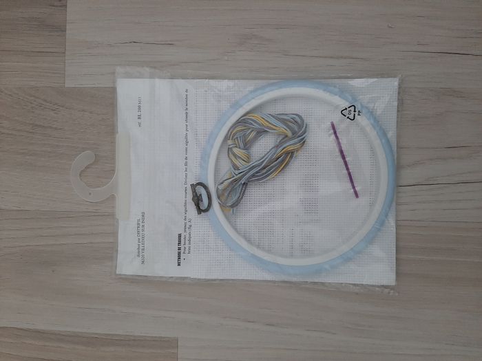 KIT DE BRODERIE DAUPHINS "BRODERIE LOISIRS" - NEUF - n°10 - photo numéro 2