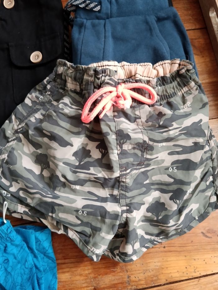 2 joggings, 2 shorts , une salopette - photo numéro 2