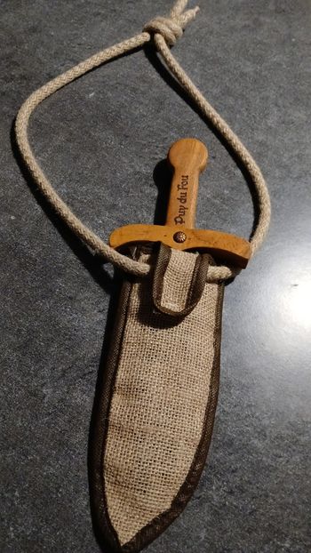 Épée en bois