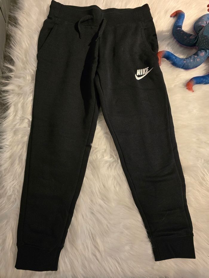 NEUF (non portés ) ⚘️⚘️👌😍 superbe jogging NIKE fille 8 ANS  ⚘️⚘️ - photo numéro 5