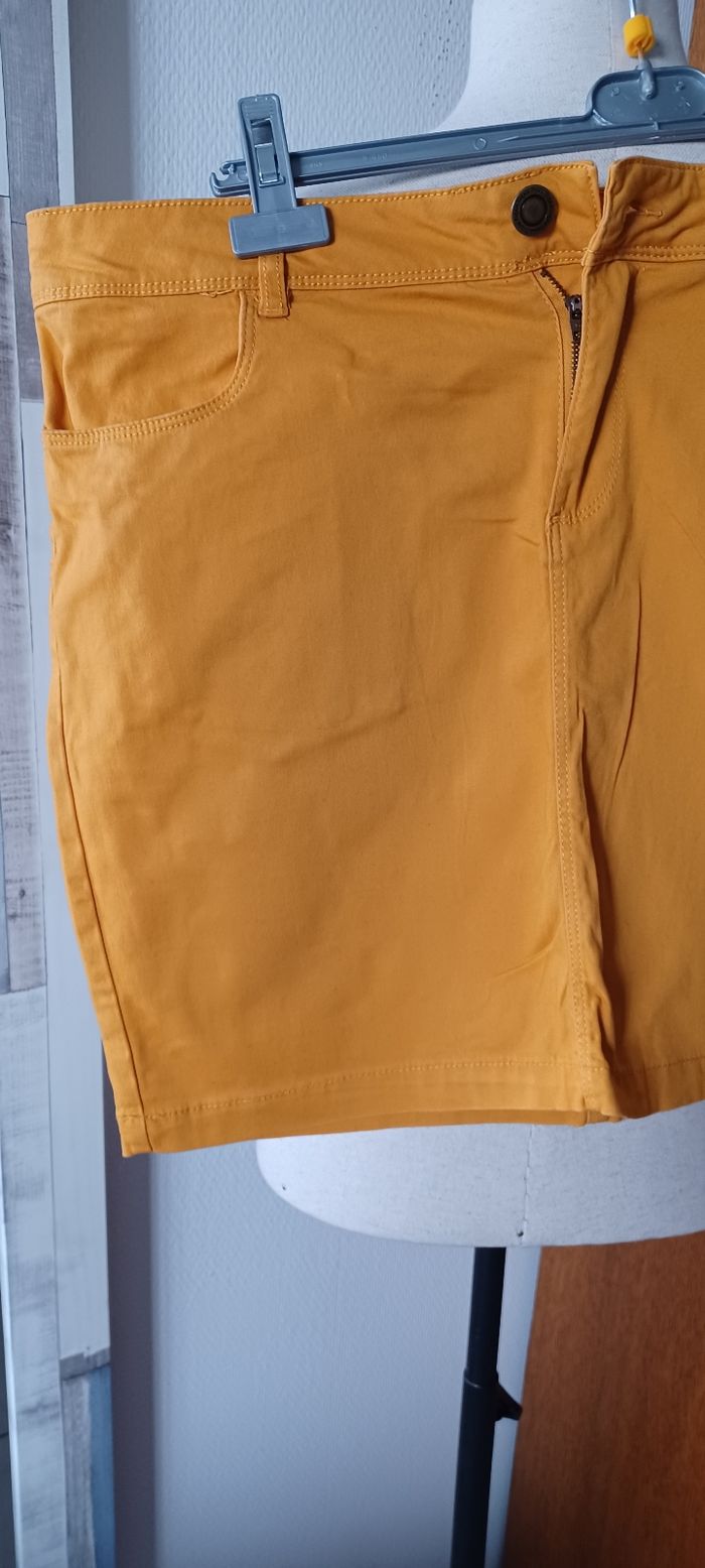 Très belle jupe courte femme T 46 - photo numéro 2