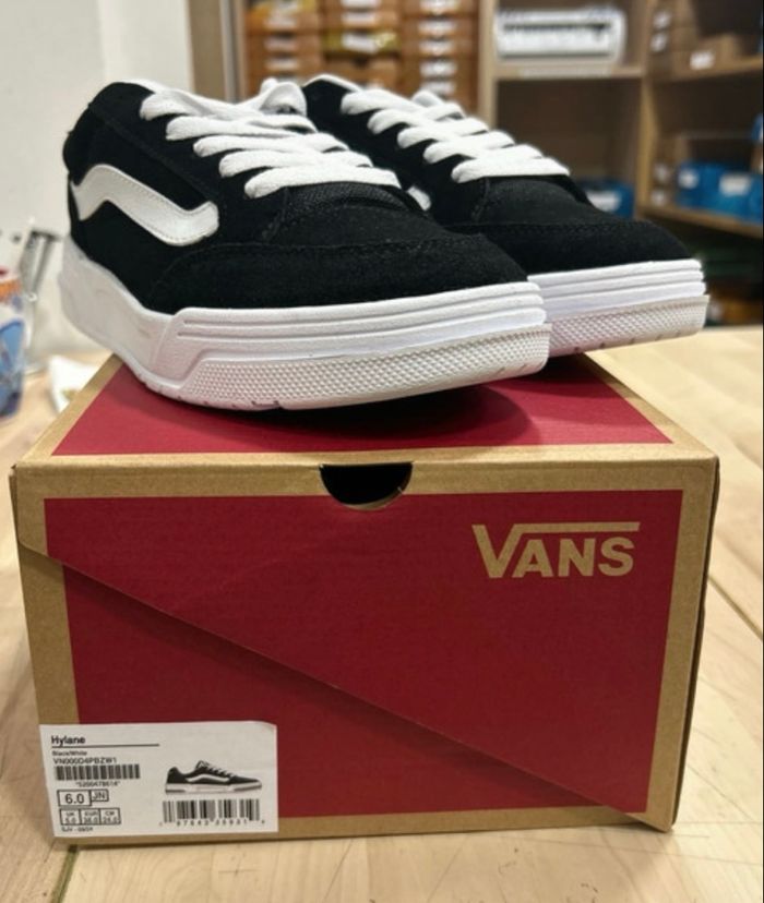 Vans Hylane noires blanches neuves – taille 38 avec boîte - photo numéro 3
