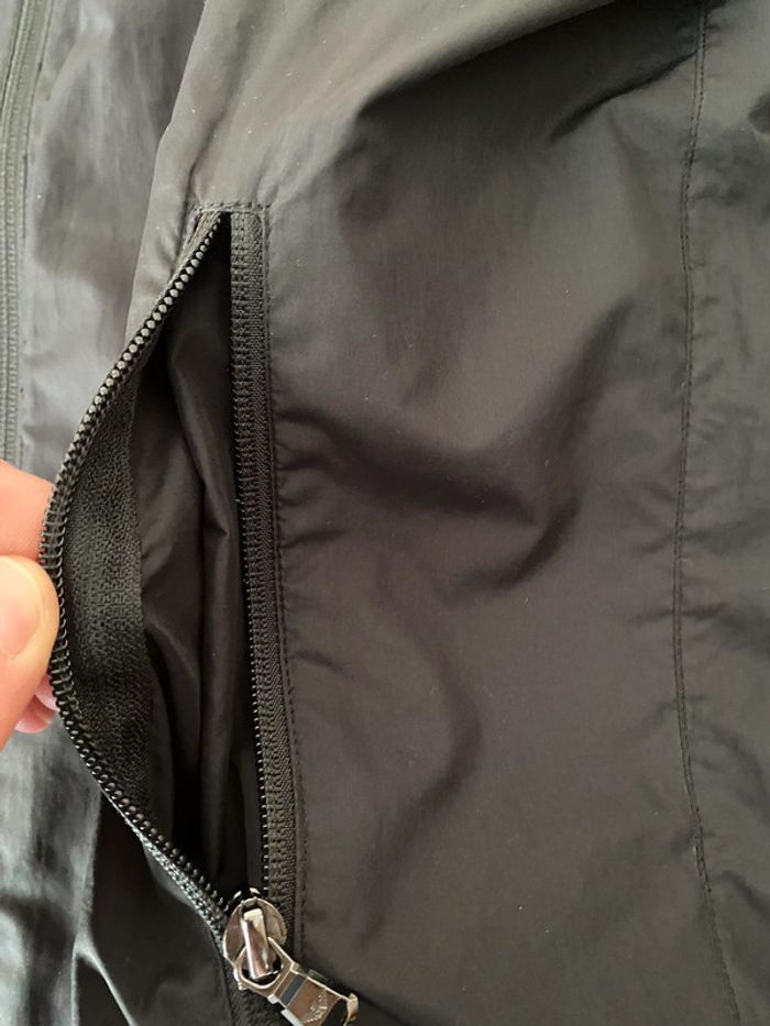 Superbe belle veste coupe vent noire Emporio Armani taille L - photo numéro 10
