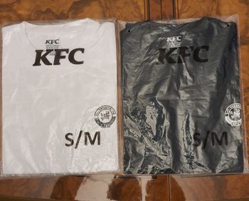 Lot Neuf et Scellé T-shirt taille S/M Tanjiro + Nezuko Demon Slayer x KFC